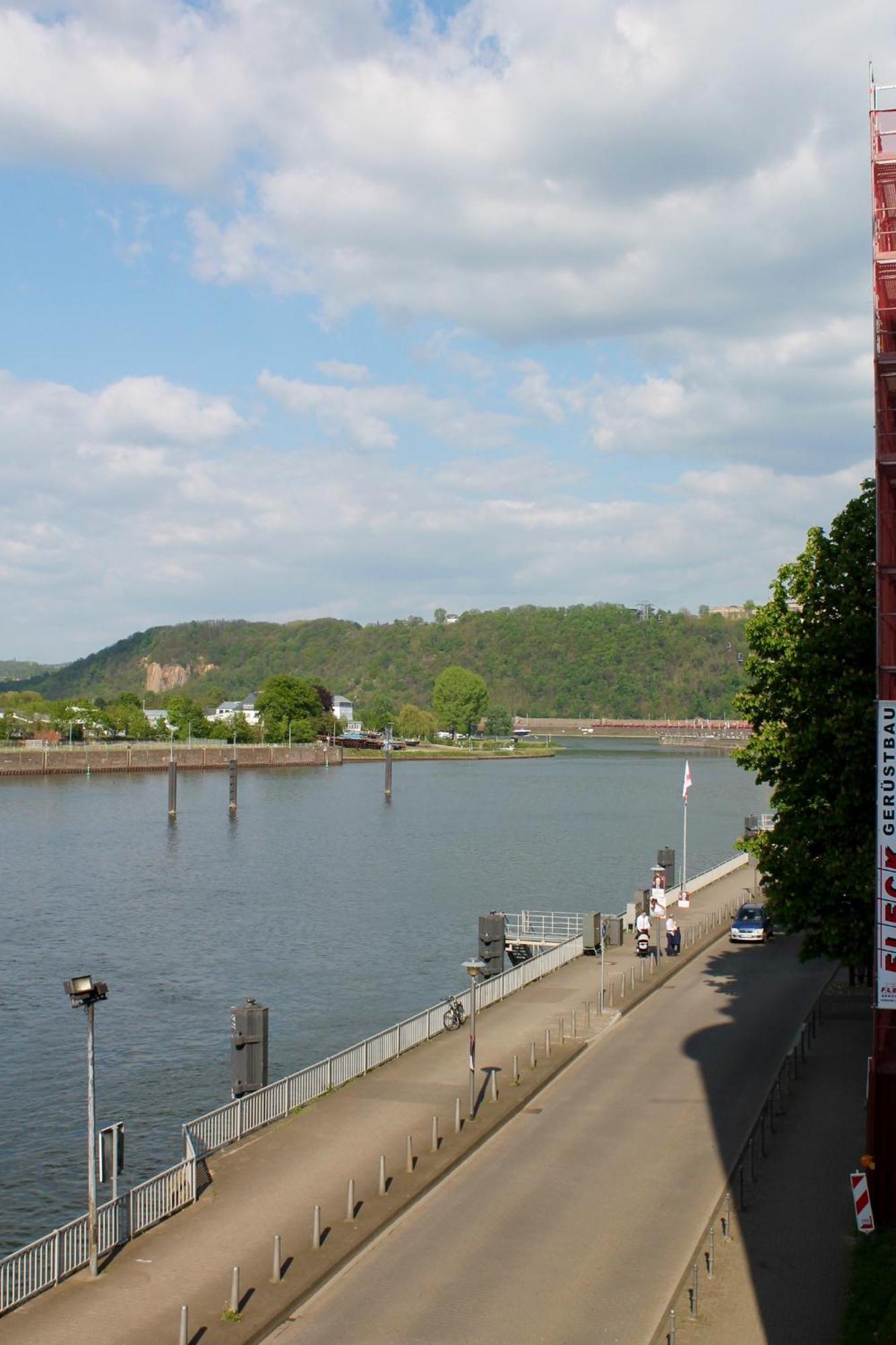 Ferienwohnung Auf Der Moselhoehe - Naehe Koblenz Und Cochem ディーブリヒ エクステリア 写真